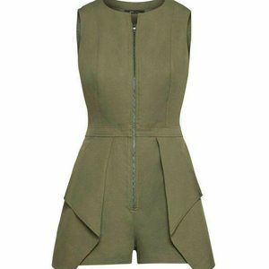 NWOT BCBGMAXAZRIA SLEEVELESS PLEATED ROMPER SMALL